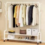 Cloth rack with wheels