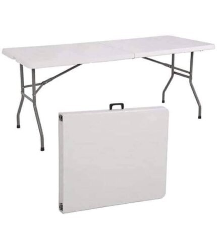 Foldable camping table