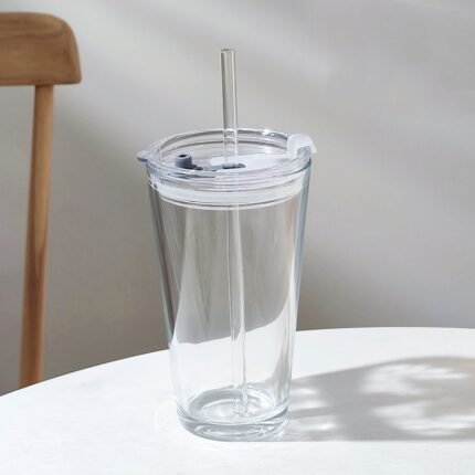 round transparent borosilicate tumbler with lid and straw