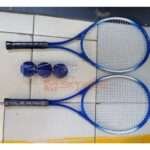 Tennis rack with balls