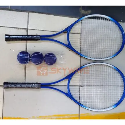 Tennis rack with balls