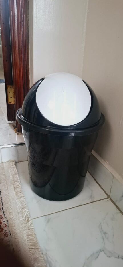 Star 10L plastic swing bin