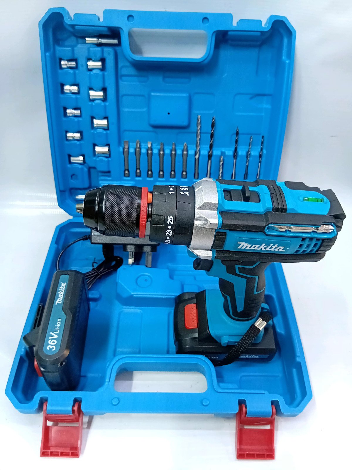 Thakita 36V cordless metal chuck drill set Thakita 36V cordless metal chuck drill set