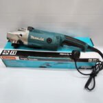 Thakita 9 inch angle grinder GA9020